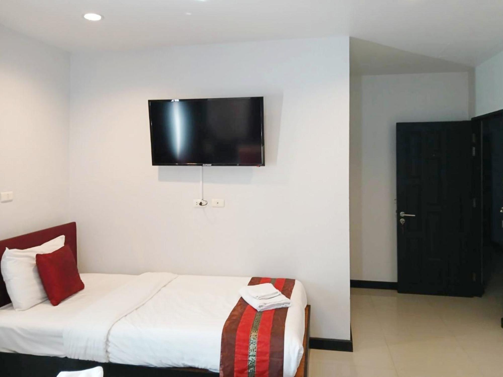 Sunray Beach Hotel Patong Bagian luar foto