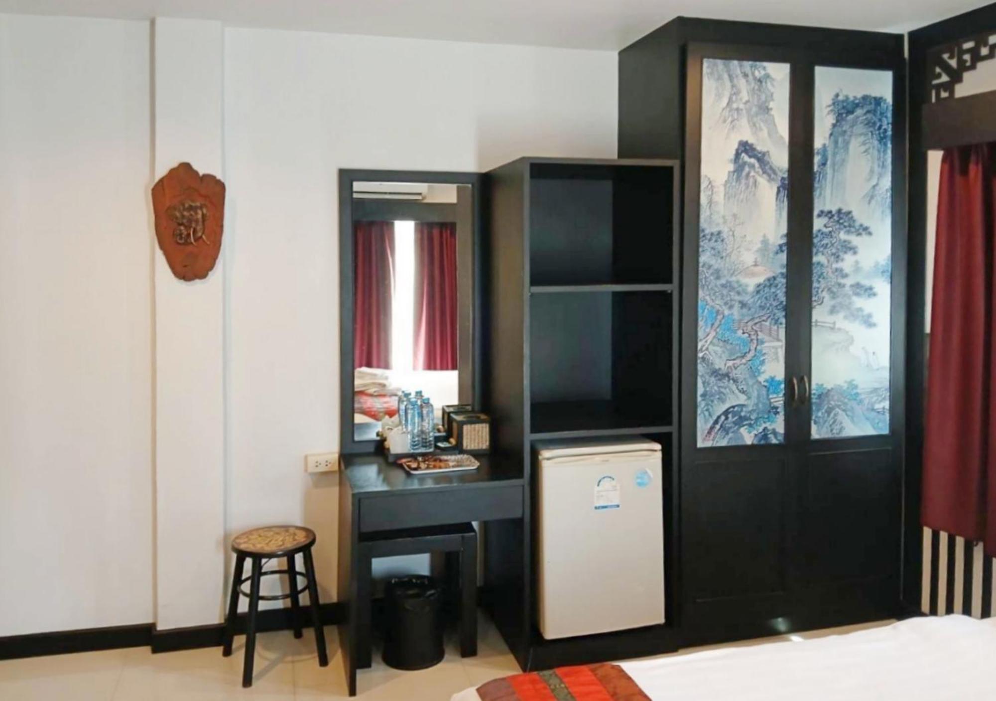 Sunray Beach Hotel Patong Bagian luar foto