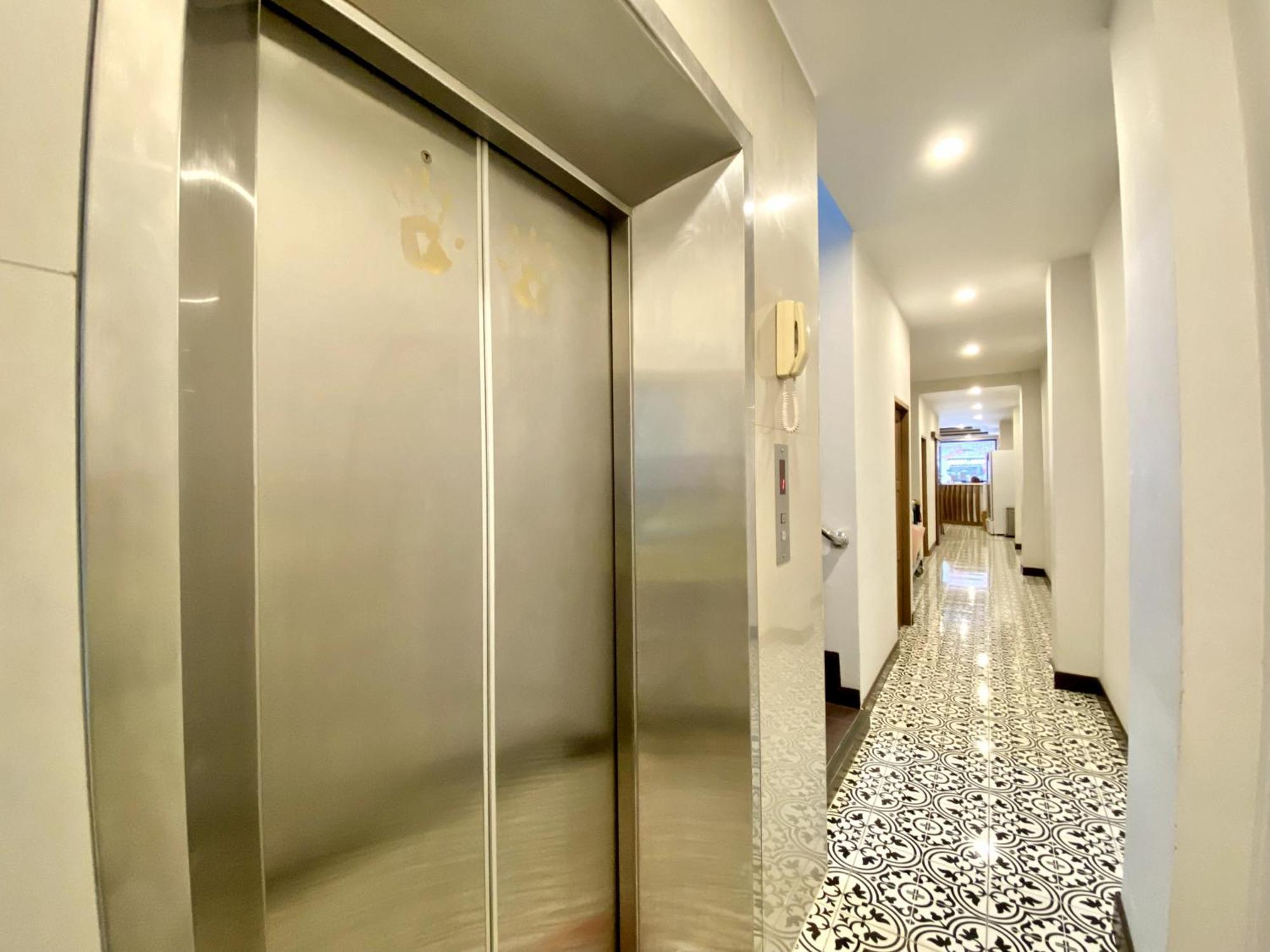 Sunray Beach Hotel Patong Bagian luar foto