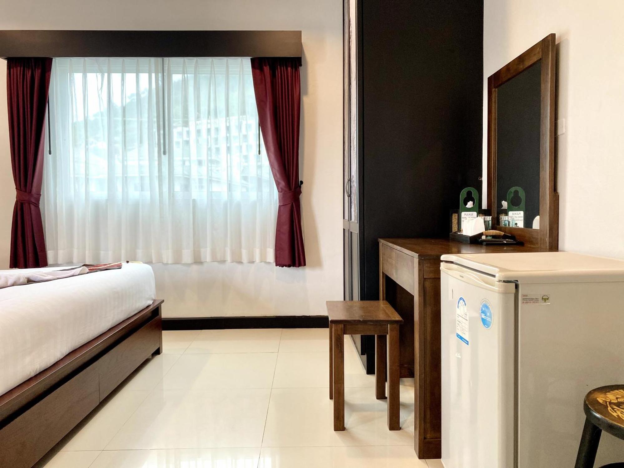 Sunray Beach Hotel Patong Bagian luar foto