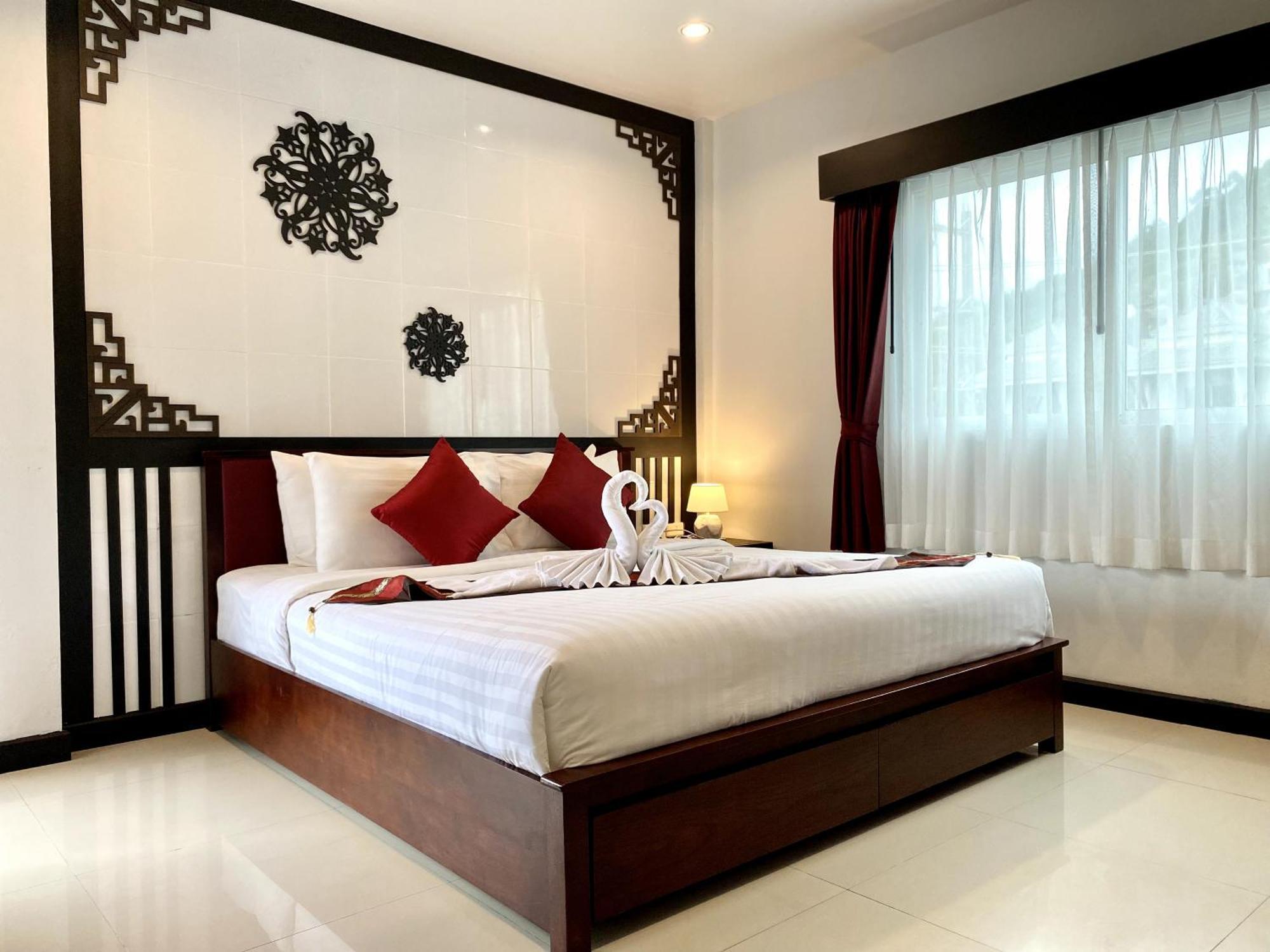 Sunray Beach Hotel Patong Bagian luar foto