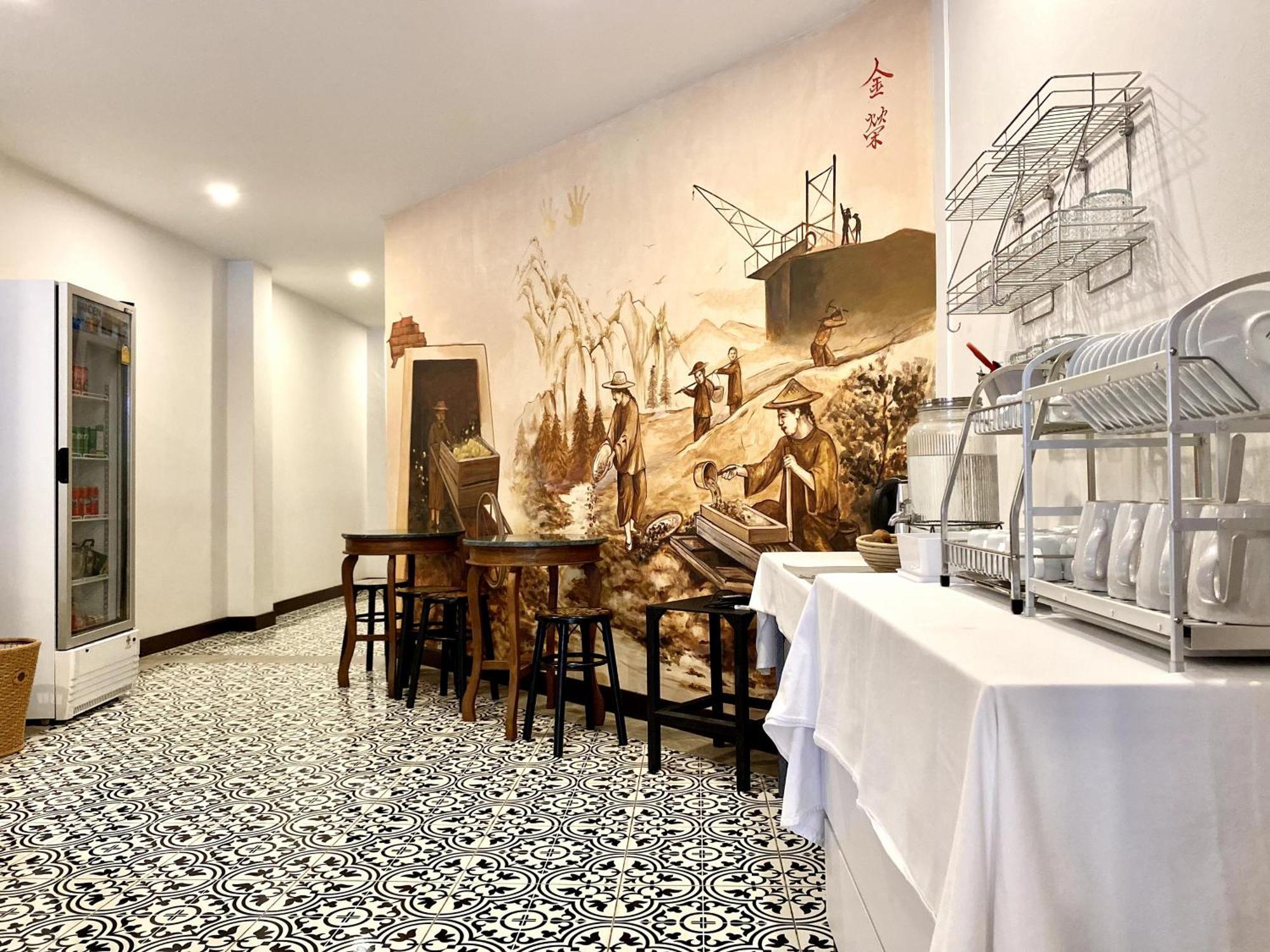 Sunray Beach Hotel Patong Bagian luar foto