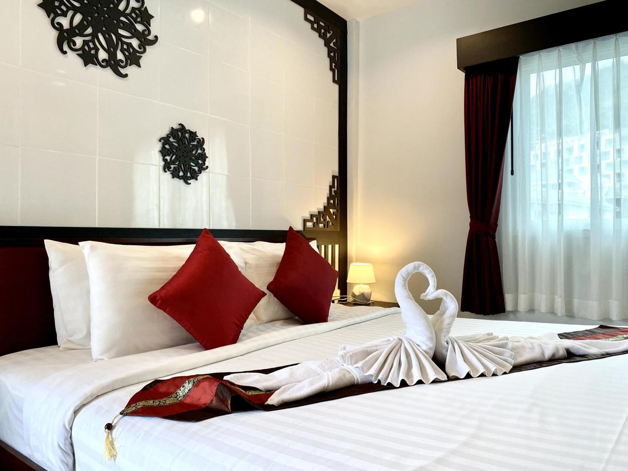 Sunray Beach Hotel Patong Bagian luar foto
