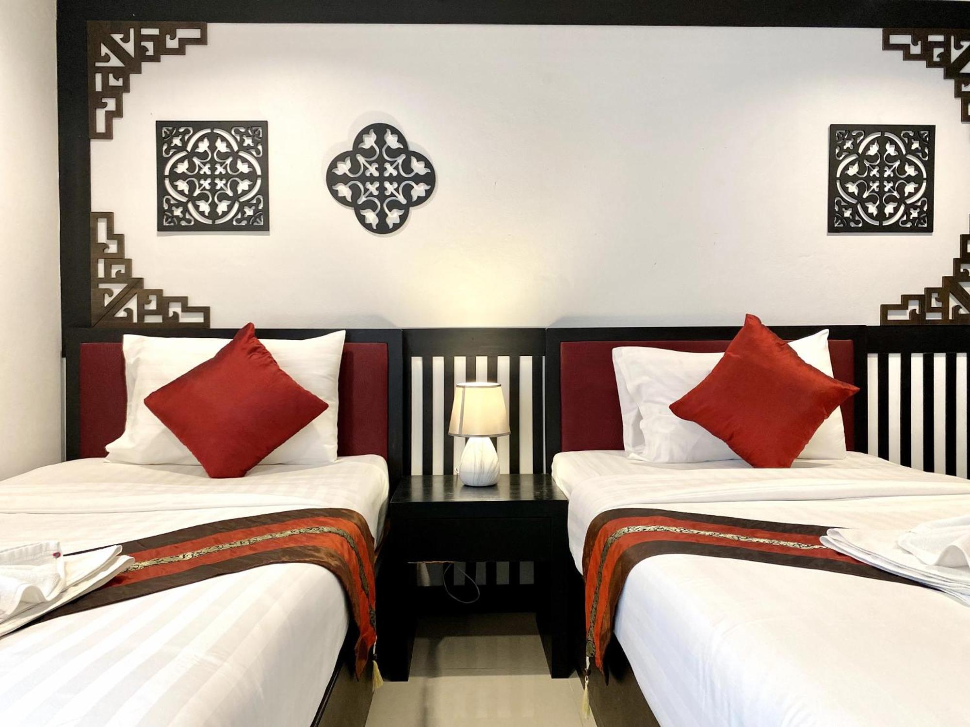 Sunray Beach Hotel Patong Bagian luar foto