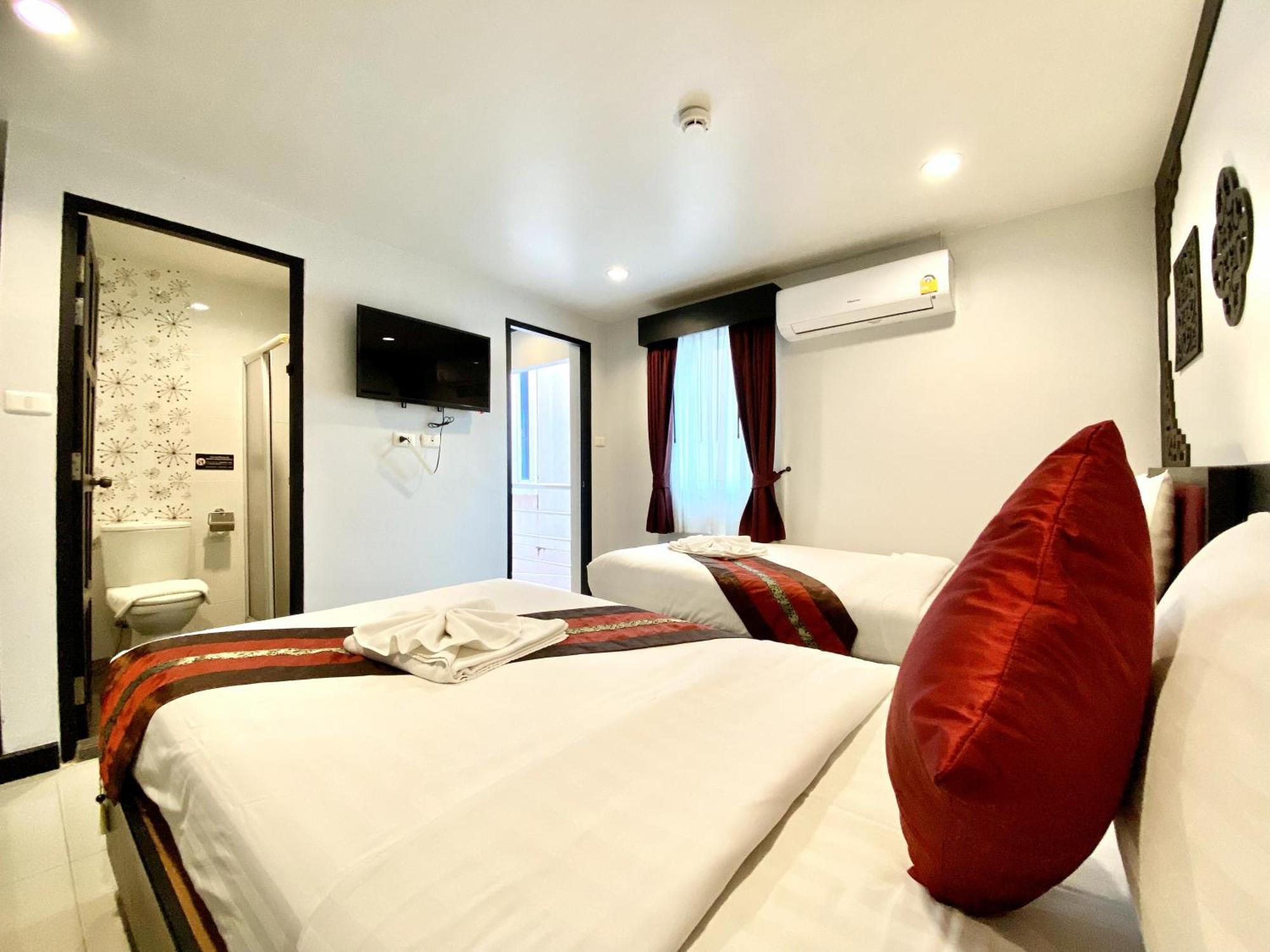 Sunray Beach Hotel Patong Bagian luar foto