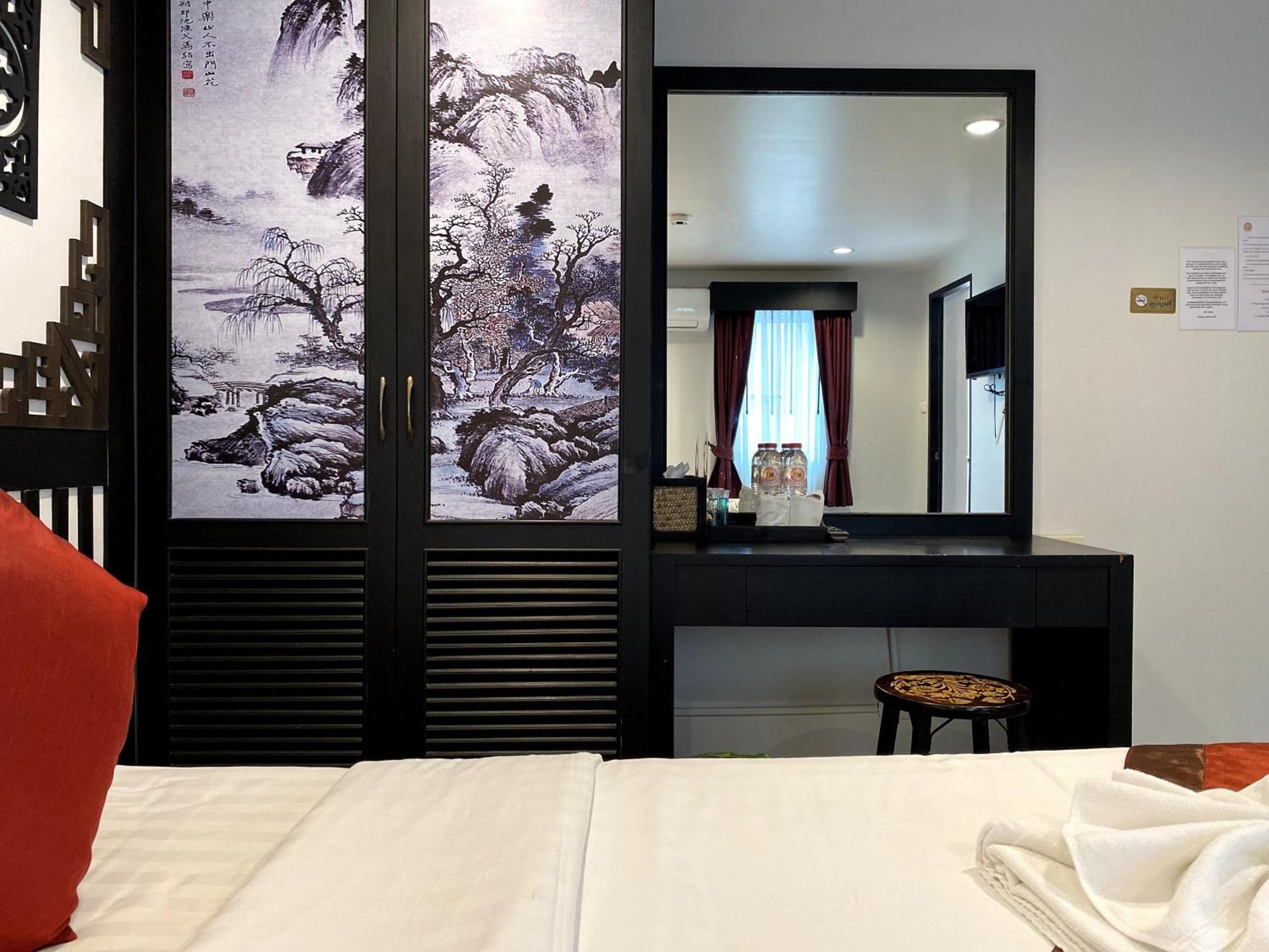 Sunray Beach Hotel Patong Bagian luar foto