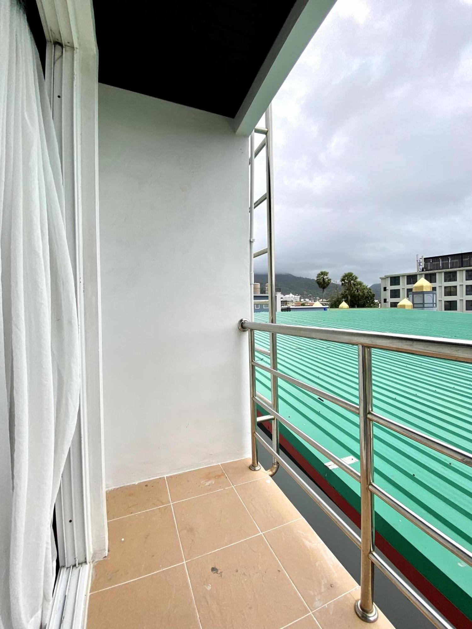 Sunray Beach Hotel Patong Bagian luar foto
