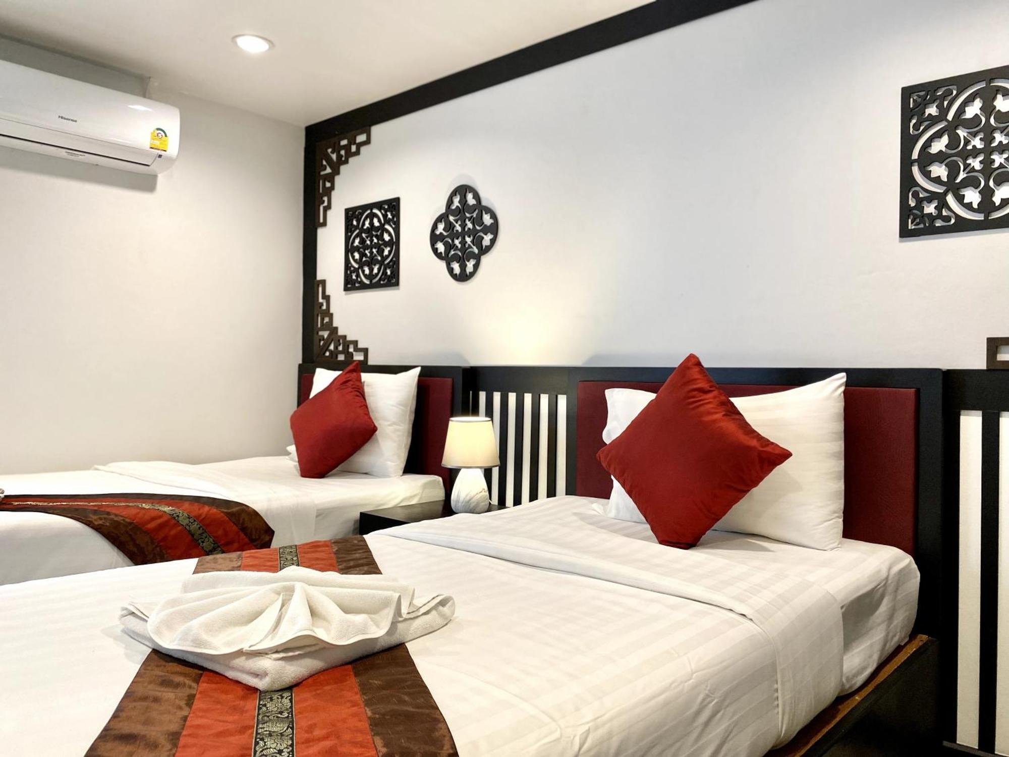 Sunray Beach Hotel Patong Bagian luar foto