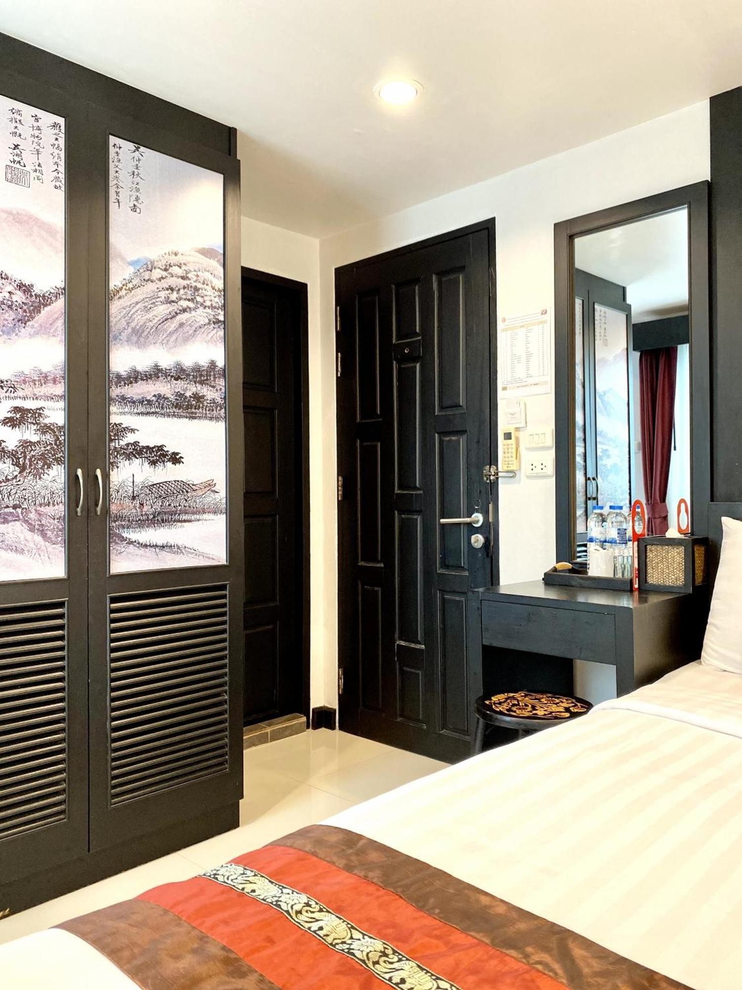 Sunray Beach Hotel Patong Bagian luar foto