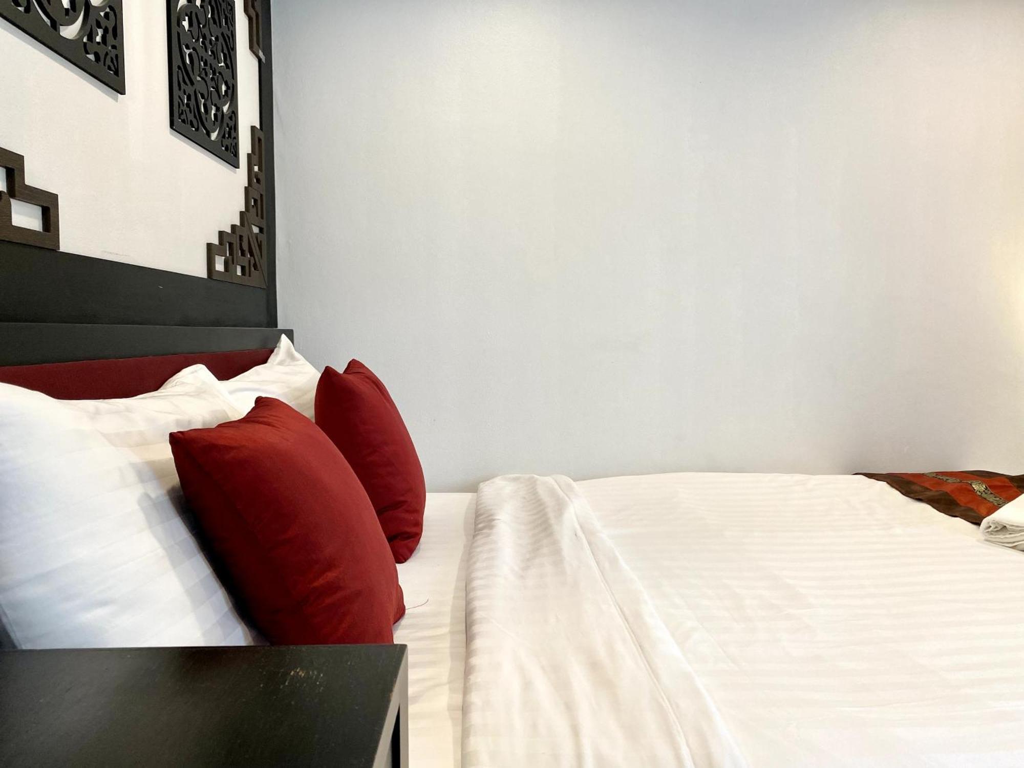 Sunray Beach Hotel Patong Bagian luar foto