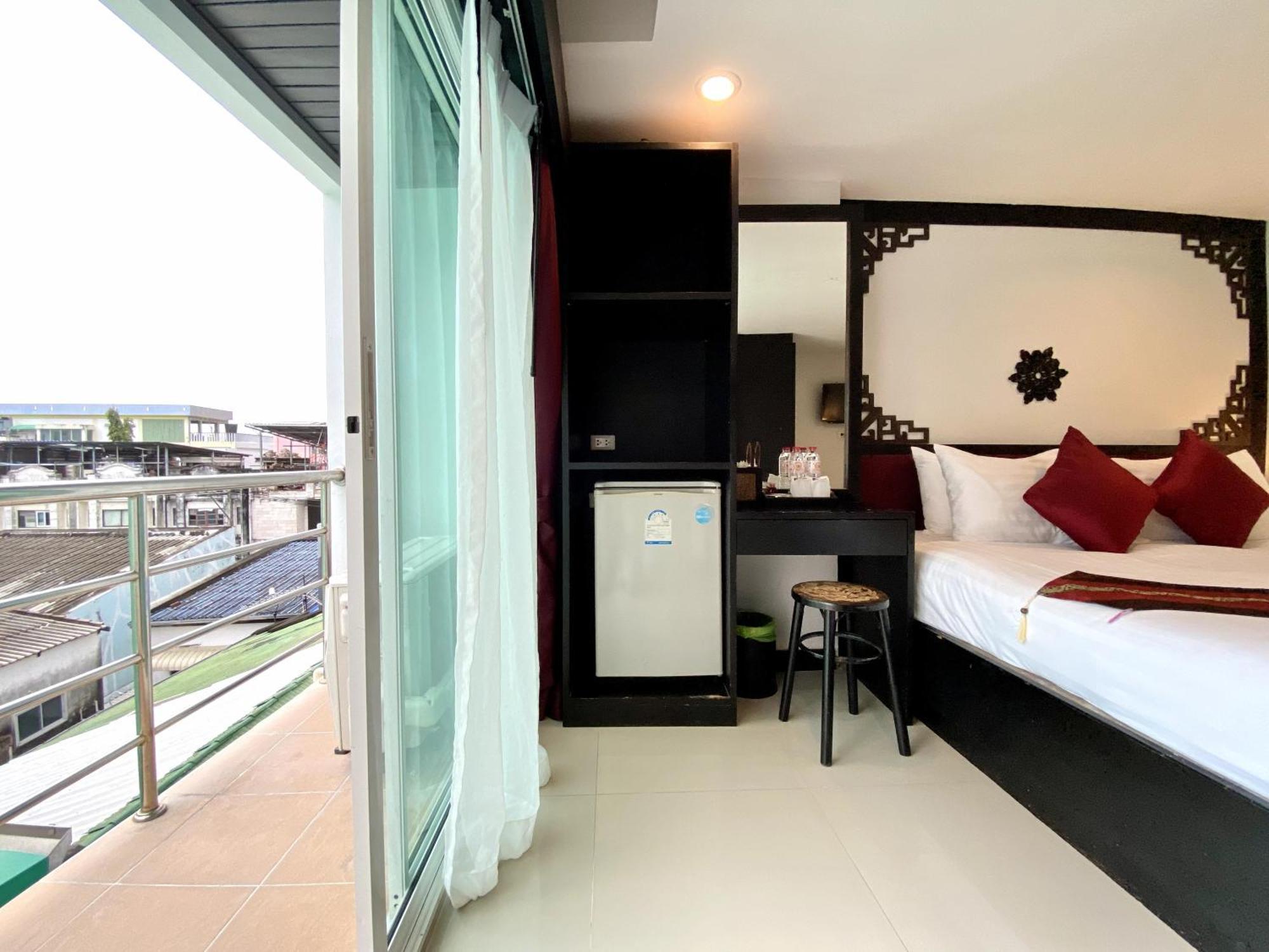 Sunray Beach Hotel Patong Bagian luar foto
