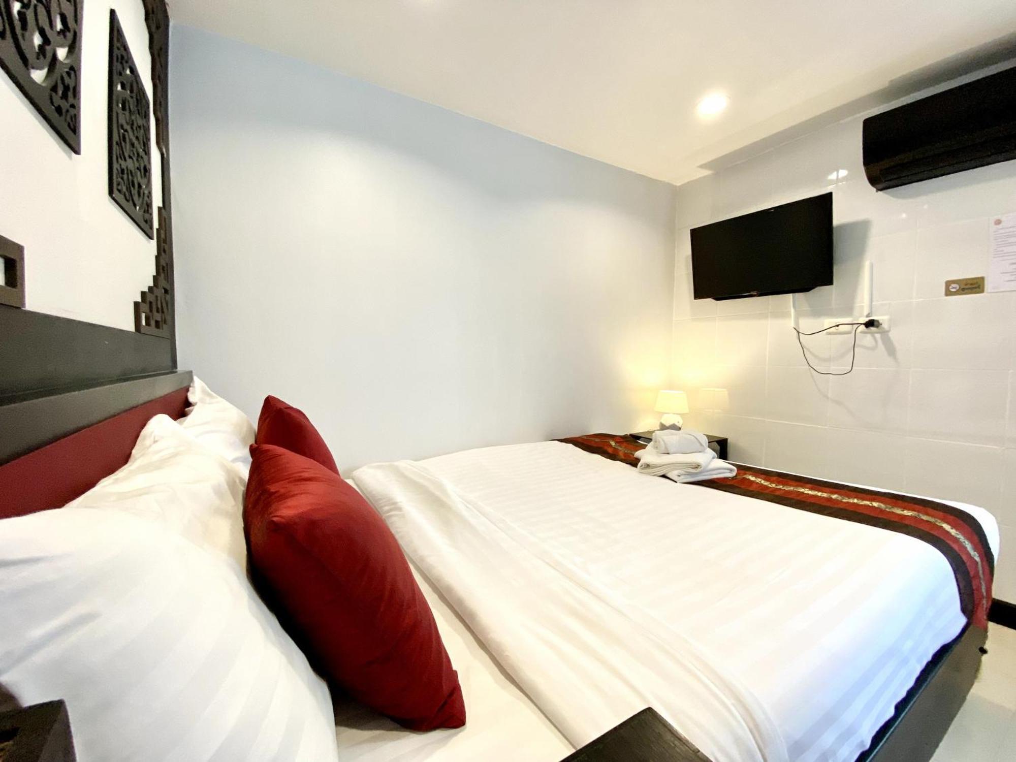 Sunray Beach Hotel Patong Bagian luar foto