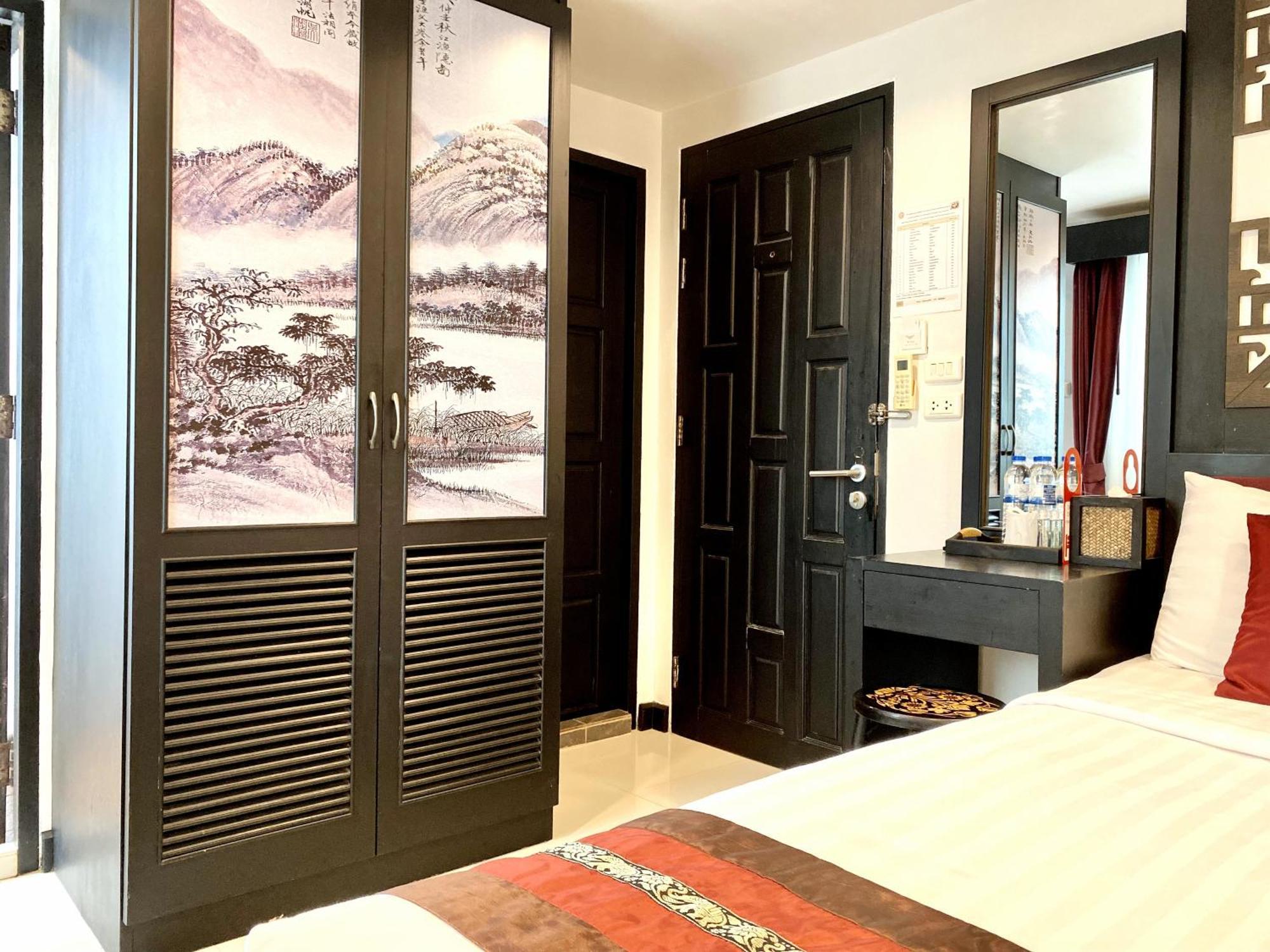 Sunray Beach Hotel Patong Bagian luar foto