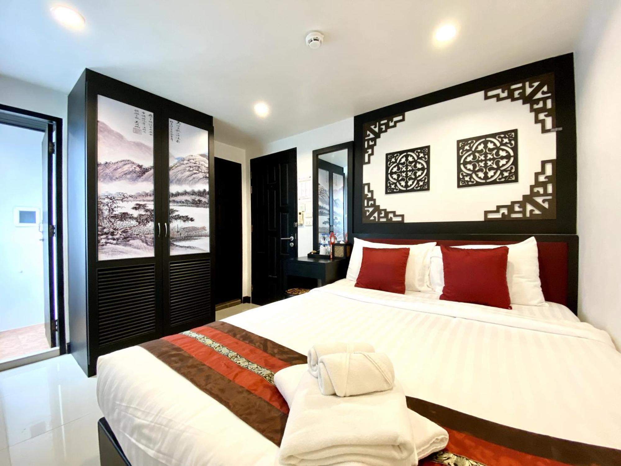 Sunray Beach Hotel Patong Bagian luar foto