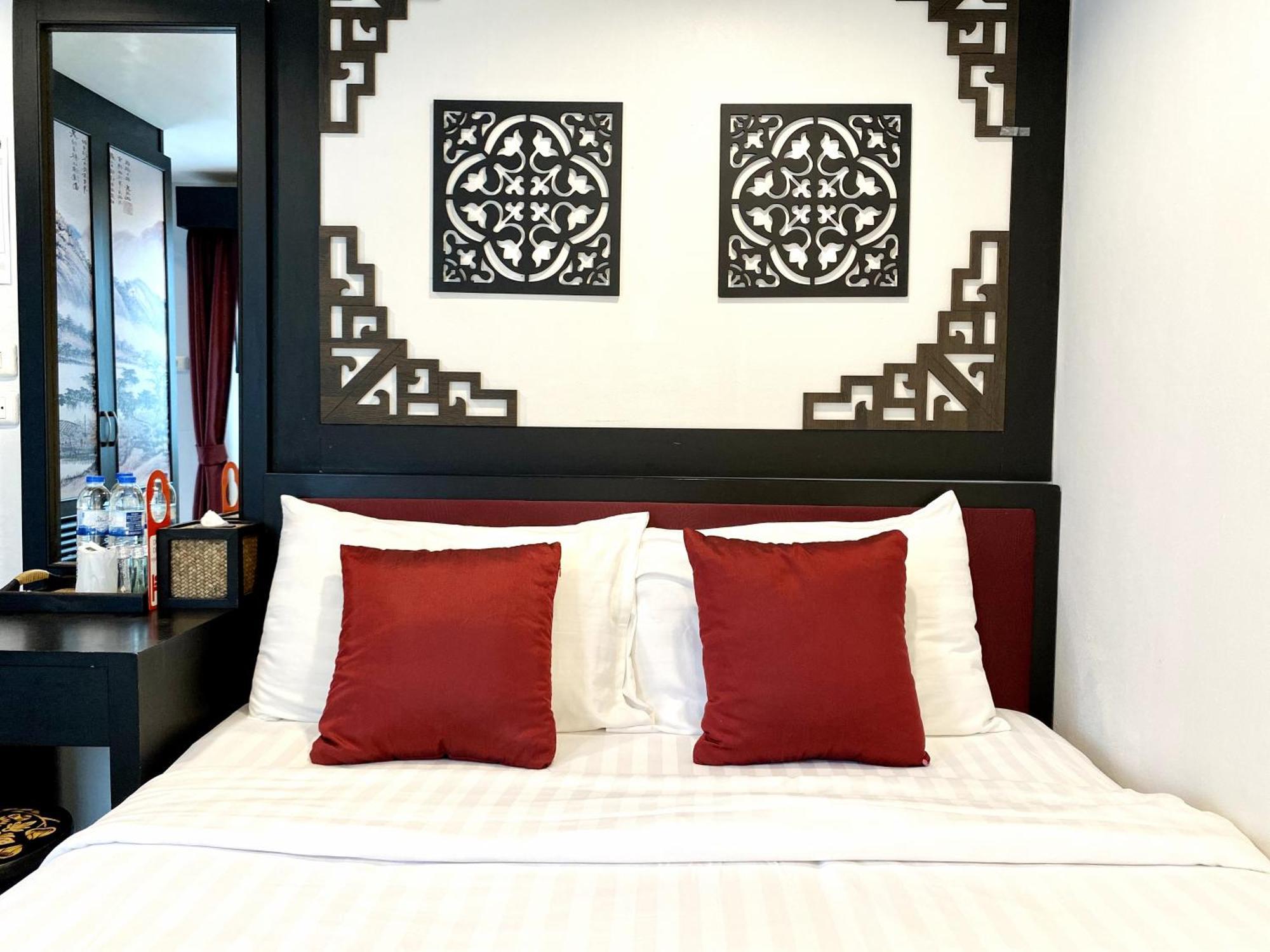 Sunray Beach Hotel Patong Bagian luar foto