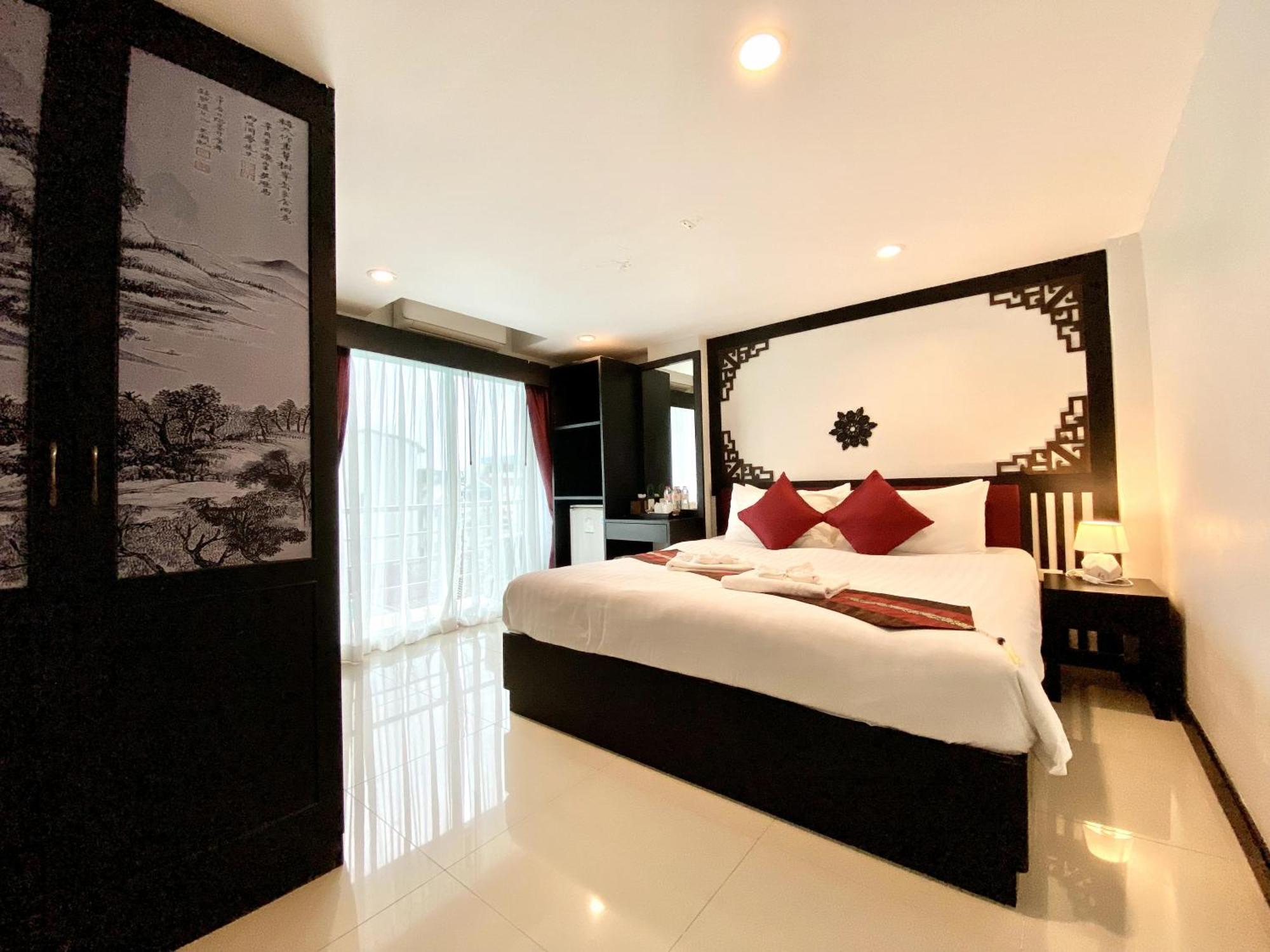Sunray Beach Hotel Patong Bagian luar foto